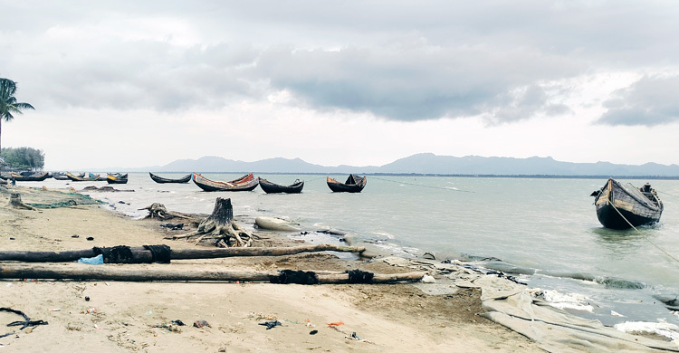 নাফ নদী থেকে চার জেলেকে ধরে নিয়ে গেল আরাকান আর্মি